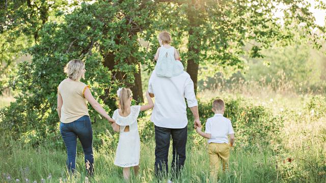 Ilustrasi perlindungan keluarga