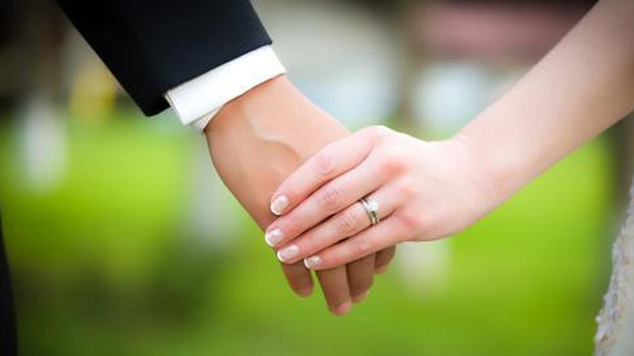 5 Cara membangun kepercayaan bagi pasangan suami istri