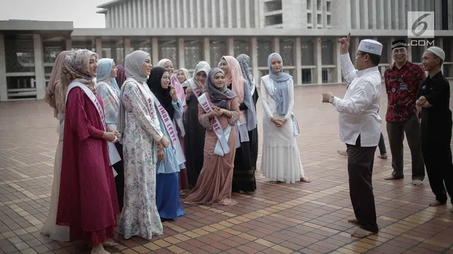 Tampil Anggun, Peserta Puteri Muslimah Asia 2018 Kunjungi Mesjid Istiqlal