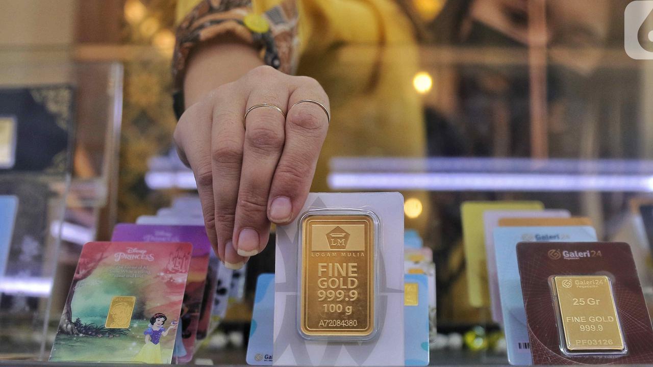 Harga Emas Antam Turun Rp2.000 per Gram, Waktunya Beli?