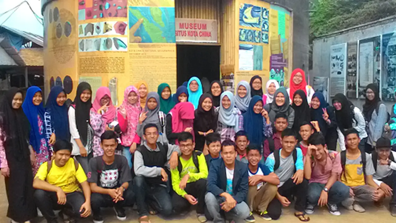 MAN 2 Model Medan Berwisata ke Situs Kota Cina