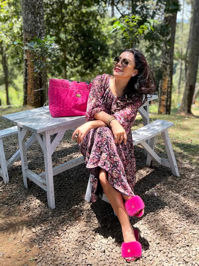 7 Potret Gaya Mayangsari Tampil Stylish dengan Tas Mewahnya, Nuansanya Senada