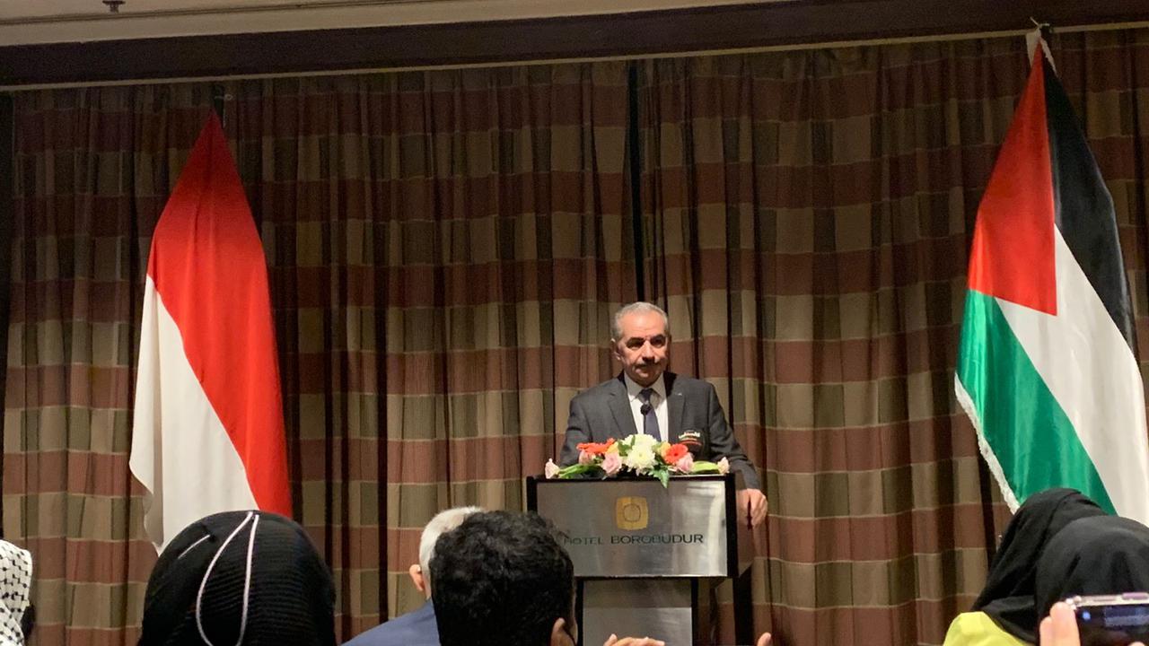 Perdana Menteri Palestina Mohammad Shtayyeh dalam press briefing dengan media Indonesia, bertempat di Hotel Borobudur pada Selasa (25/10/2022). (Liputan6/Benedikta Miranti)