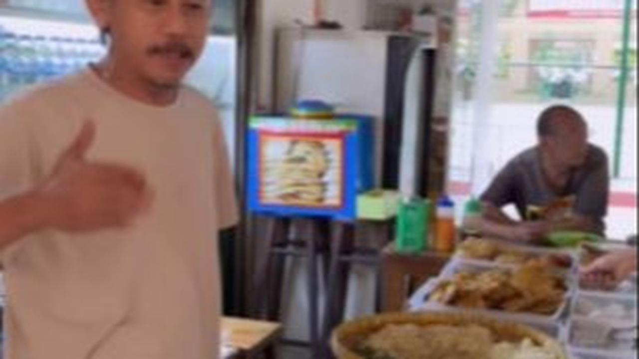 Jadi Aktor Terkenal, Intip Foto-foto Epy Kusnandar Tak Malu Jualan dengan Membuka Warung Makan 'Meski Sedikit yang Penting Halal & Berkah