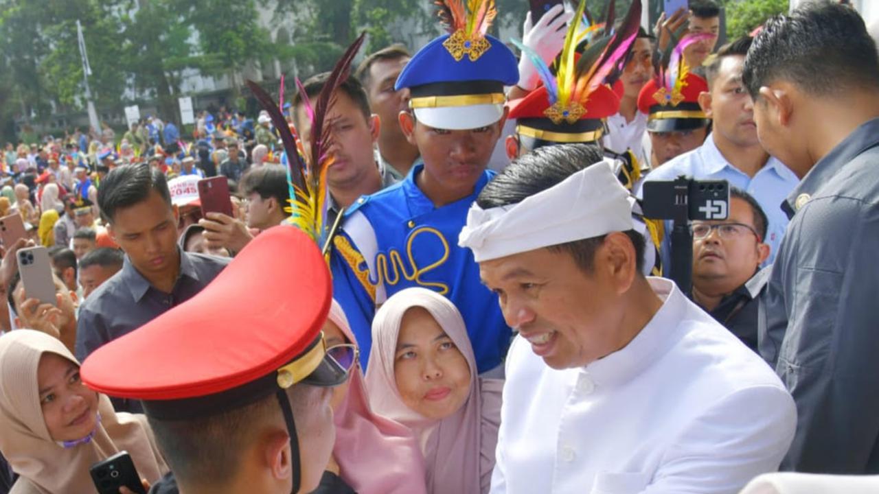 pelajar lulus dari barak militer