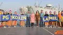 Citizen6, Cilangkap: PG Jalasenastri Kolinlamil menampilkan tarian khas Betawi Ondel-ondel dalam menyambut hari Kartini dan HUT Jalasenastri 2012, di lapangan Trisila Mabesal, Cilangkap, Jakarta Timur, Jumat (20/4). (Pengirim: Dispenkolinlamil)