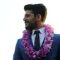  Emre Kivilcim atau yang lebih dikenal sebagai pemeran Selim dengan jambang seksi yang membuat penggemar makin jatuh hati.