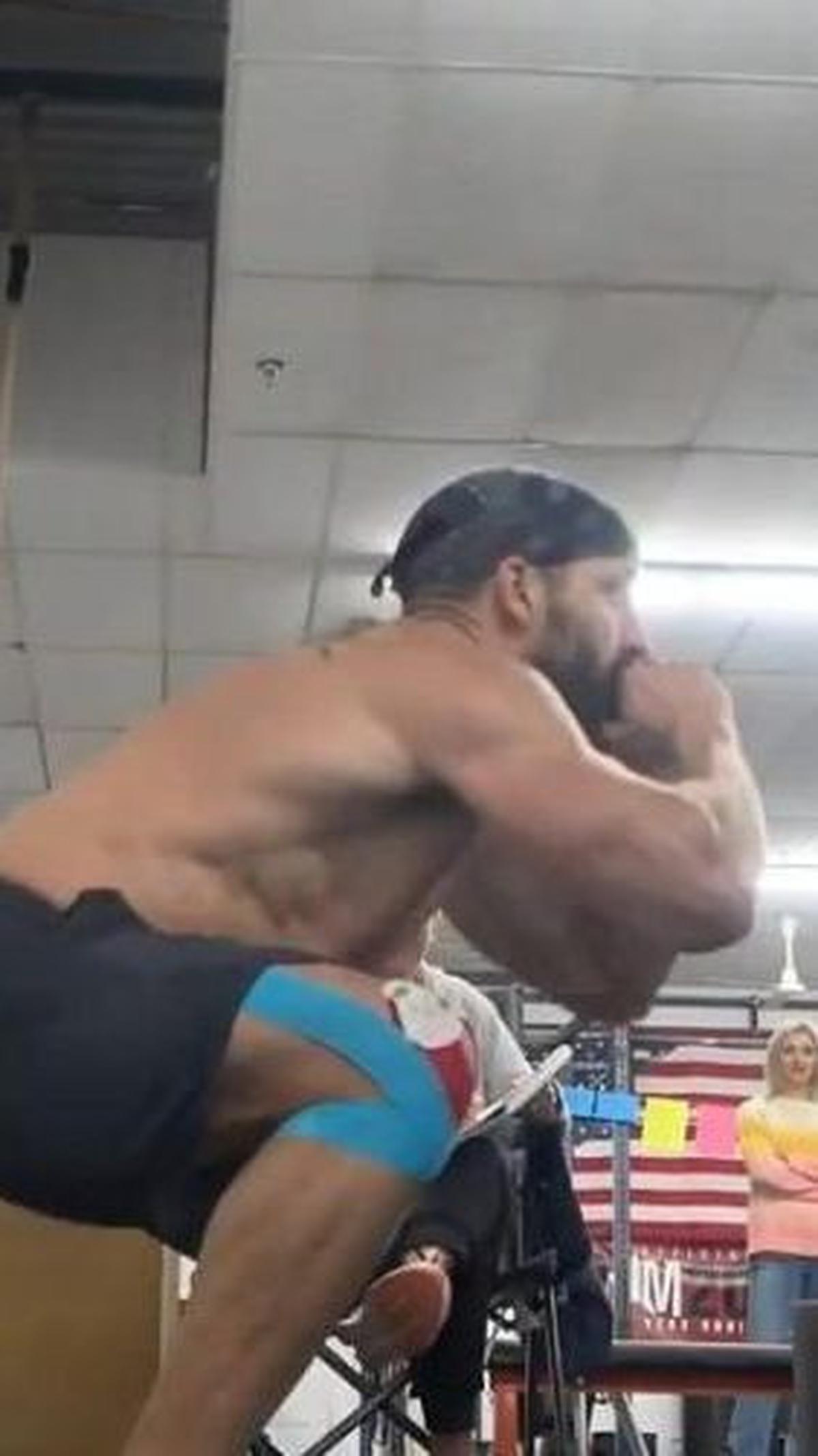 Squat yang Dilakukan Tony Piraino