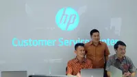 David Tan, Managing Director  HP Indonesia dan Andre Natanael, Operation Manager, Customer Support and Services, HP Indonesia saat menghadiri pembukaan service center HP