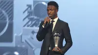 Winger Madrid, Vinicius Junior, terpilih sebagai The Best FIFA Men's Player 2024 pada acara yang berlangsung di Doha, Qatar, Rabu (18/12/2024) dini hari WIB. (AP Photo/Hussein Sayed)
