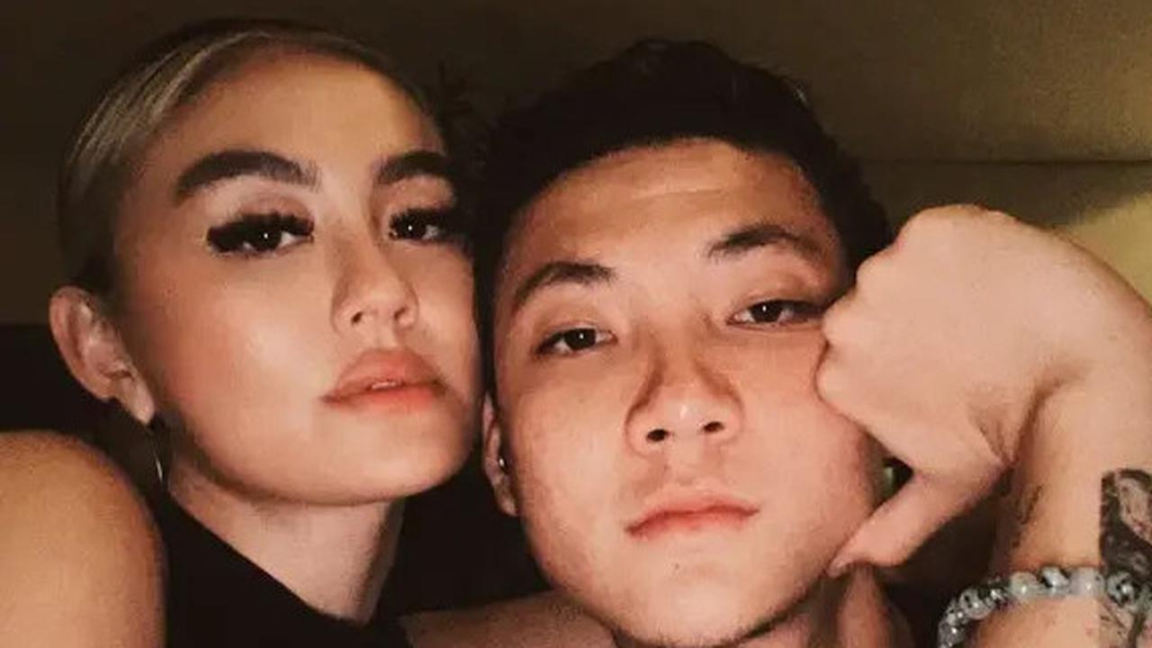 7 Potret Kebersamaan Agnez Mo dan Adam Rosyadi yang Sudah 4 Tahun Pacaran, Foto Awal Kencannya Masih Tersimpan