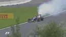 Pebalap Toro Rosso, Carlos Sainz Jr, mengalami gangguan mesin saat kualifikasi F1 GP Austria di Sirkuit Red Bull Ring, Austria, Sabtu (2/7/2016). (Bola.com/Twitter/F1)