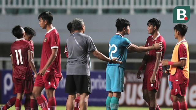 Foto: Arkhan Kaka Menangis Usai Timnas Indonesia U-17 Dibantai Malaysia