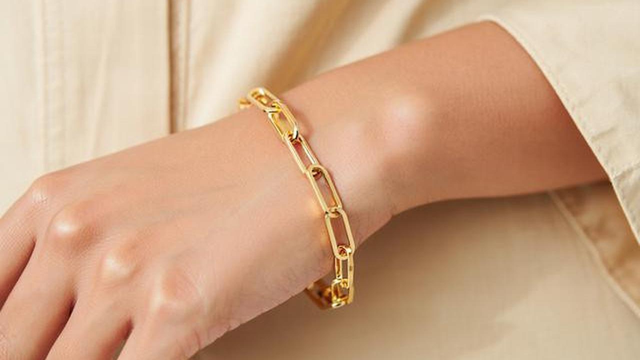 8 Pilihan Gelang Emas Minimalis Tipis tapi Tetap Terlihat Mahal, Tampil Berkelas Setiap Saat