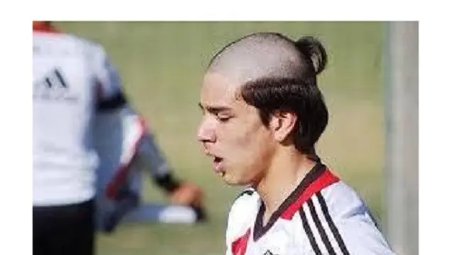 6 Gaya Rambut Pesepak Bola Ini Nyentrik Banget, Bikin Penonton Melongo