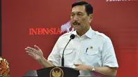Menko Marves Luhut B. Pandjaitan saat memberikan keterangan pers usai Rapat Terbatas Evaluasi PPKM di Istana Kepresidenan Jakarta pada Senin, 3 Januari 2022. (Dok Humas Sekretariat Kabinet RI)