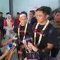 Witan Sulaeman dan Ernando Ari bersama Timnas Indonesia U-23 tiba di Bandara Soetta, Sabtu (11/5/2024). (Liputan6.com/Pramita Tristiawati)