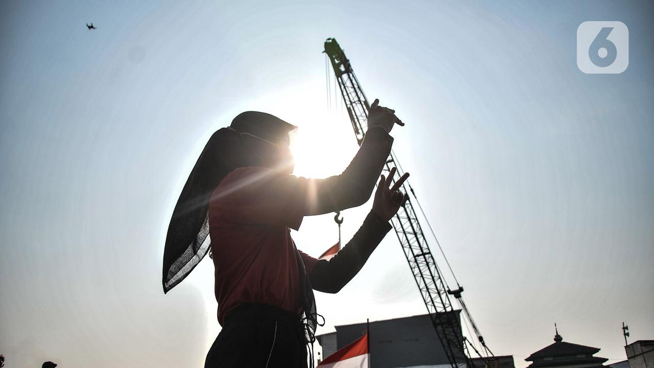 Semangat Anak-Anak Pesisir Gelar Upacara HUT ke-76 RI