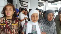 Bukan perkara mudah menghadapi persidangan bagi nenek Fatimah yang telah memasuki usia sepuh, 90 tahun. (Naomi Trisna/Liputan6.com)