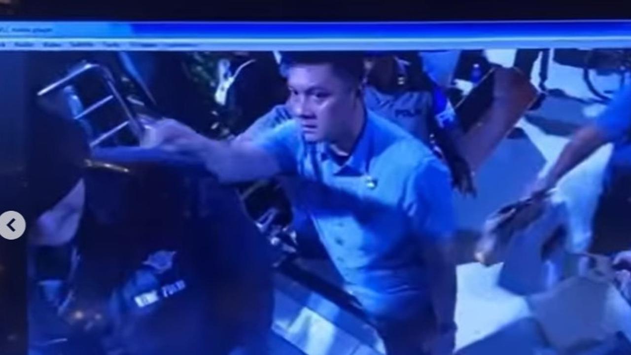 Tampang Ajudan Kapolri Pukul & Tempeleng Jurnalis Foto, Tak Lagi Arogan Kini Tertunduk Lesu