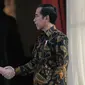 Presiden Joko Widodo (kanan) bersalaman dengan Presiden Rodrigo Duterte di Istana Negara, Jakarta, Jumat (9/9). (Liputan6.com/Faizal Fanani)