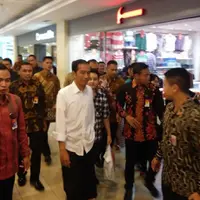 Malam minggu kemarin, Sabtu (18/2/2017) Presiden Jokowi terlihat menghabiskan waktu dengan nongkrong bersama anaknya di Botani Square, Bogor. (Foto: Botani Square Mall)