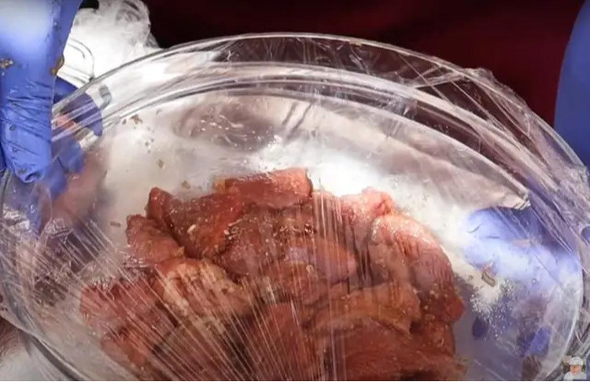 Tidak Perlu Nanas atau Daun Pepaya, Ini Cara Marinasi Daging Sapi agar Empuk dengan 3 Bahan