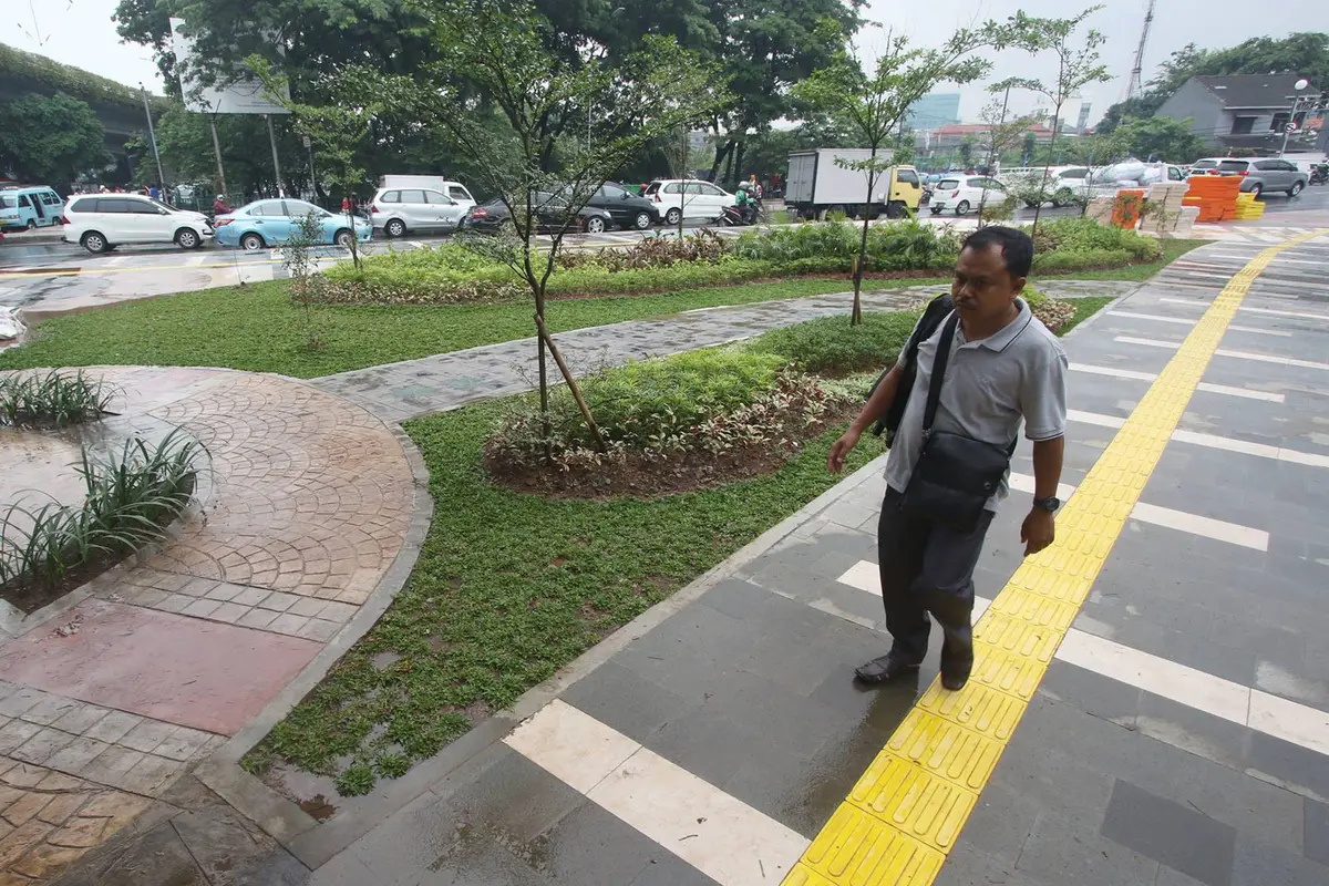 20161121-Trotoar Tanah Abang Kini Bersih dan Asri-Jakarta