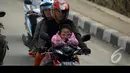 Sayangnya masih banyak perilaku para pemudik khususnya yang menggunakan motor tidak memenuhi persyaratan keselamatan dalam berkendara, Jumat (25/07/2014) (Liputan6.com/Miftahul Hayat)