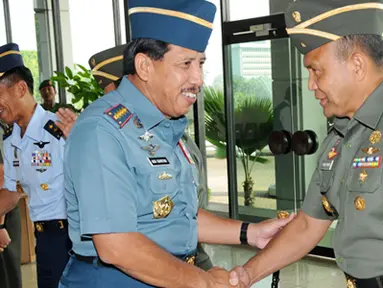 Inilah beberapa nama Perwira Tinggi TNI yang baru saja mendapatkan kenaikan pangkat. Diantaranya, Mayjen TNI Sunindyo (Aspers Kasad) dan Mayjen TNI O. Sudjatmiko. (Pengirim: Badarudin Bakri Badar).