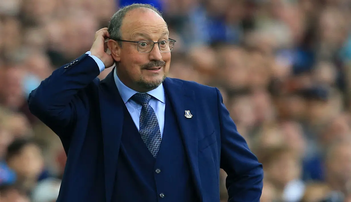 Rafael Benitez pernah menukangi beberapa klub top Eropa. Pria asal Spanyol itu pernah menjadi pelatih di Real Madrid, Liverpool, Chelsea, Inter Milan, hingga Napoli. Benitez juga sukses membawa berbagai gelar juara bergengsi di Eropa seperti Liga Europa, Liga Champions, dan Piala Super Eropa. Klub terakhir yang dilatih oleh Benitez adalah Everton. Ia bekerja di klub yang bermarkas di Goodison Park tersebut pada Juli 2021 hingga Januari 2022. (AFP/Lindsey Parnaby)