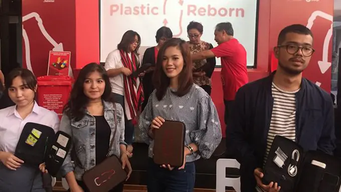 Memanfaatkan plastik bekas/copyright Vemale.com/Anisha