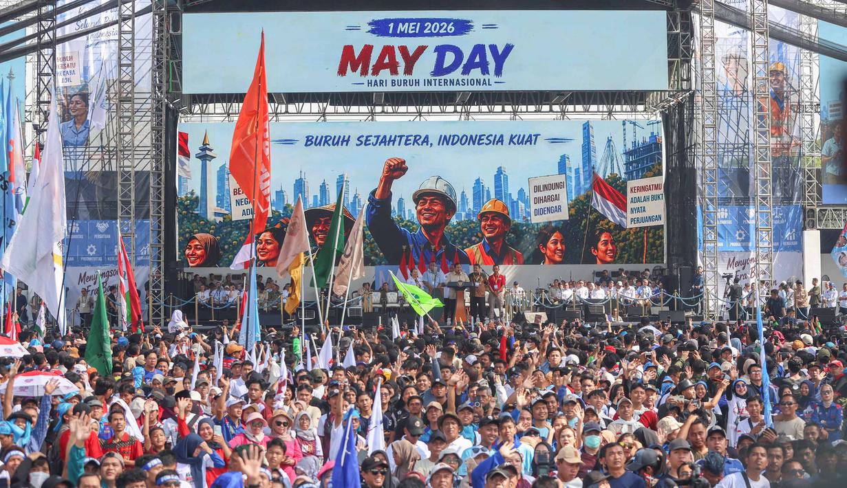Presiden Prabowo Subianto datang langsung dalam peringatan Hari Buruh Internasional alias May Day 2026 nan dipusatkan di area Monumen Nasional (Monas), Jakarta, Jumat (1/5/2026). Tampak dalam foto, suasana peringatan Hari Buruh Internasional alias May Day 2026 di area Monumen Nasional (Monas), Jakarta, Jumat (1/5/2026). (merdeka.com/Arie Basuki)