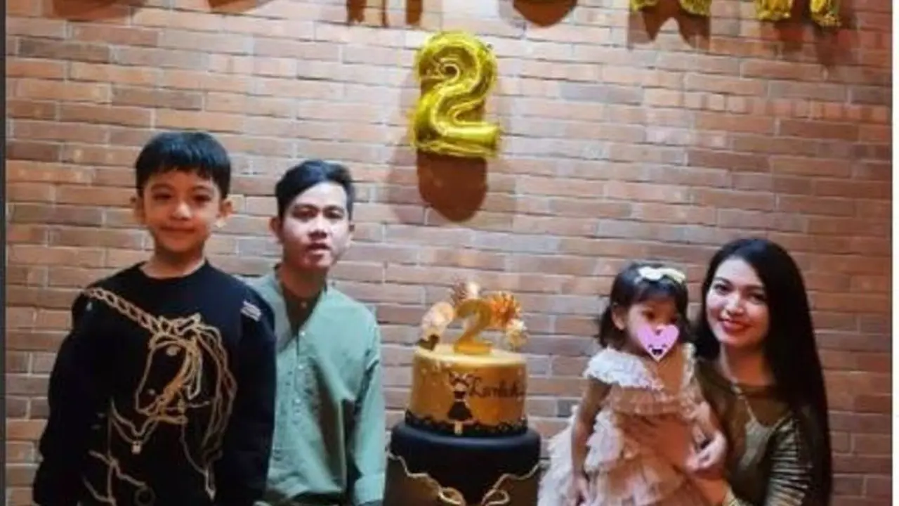 La Lembah Ulang Tahun ke-2, Kuenya Menarik Perhatian dan Menunggu Kado dari Jokowi