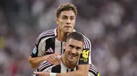 Pemain Juventus, Kenan Yildiz, merayakan gol bersama Dusan Vlahovic dalam laga Serie A&nbsp;melawan Inter Milan di Allianz Stadium, Turin, Italia, Sabtu, 13 September 2025. (Marco Alpozzi/LaPresse via AP)