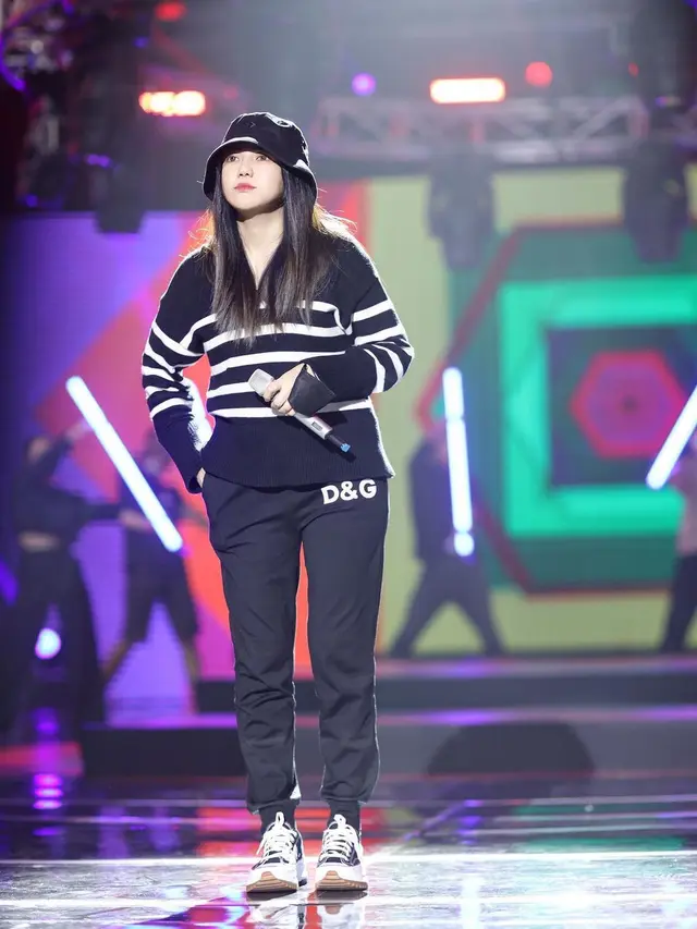 Curhatnya Jadi Perbincangan, Intip 6 Gaya Fashion Terkini Pilihan Via Vallen