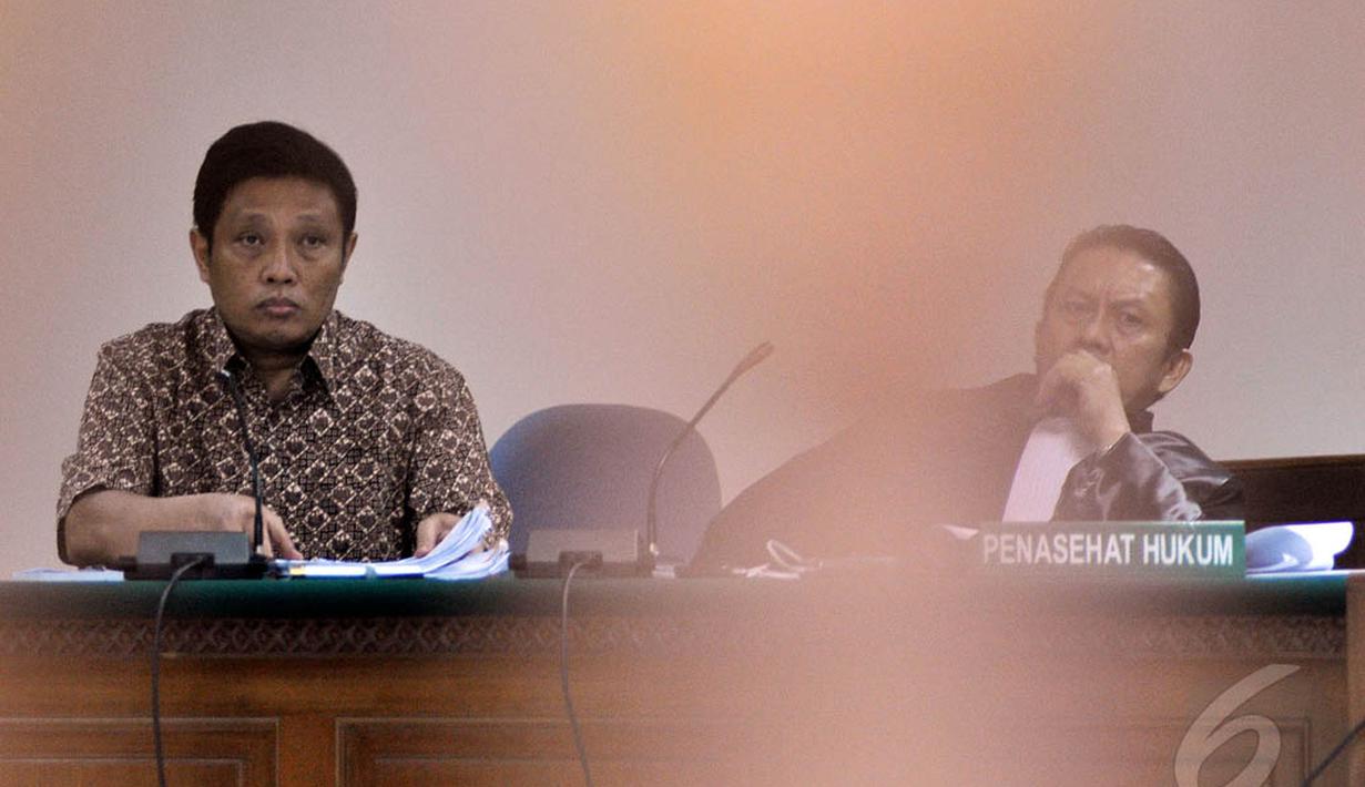 Terdakwa Dirut PT Dutasari Citralaras, Machfud Suroso saat menjalani sidang dengan agenda mendengarkan keterangan saksi di Pengadilan Tipikor, Jakarta, Senin (5/1/2015). (Liputan6.com/Miftahul Hayat)