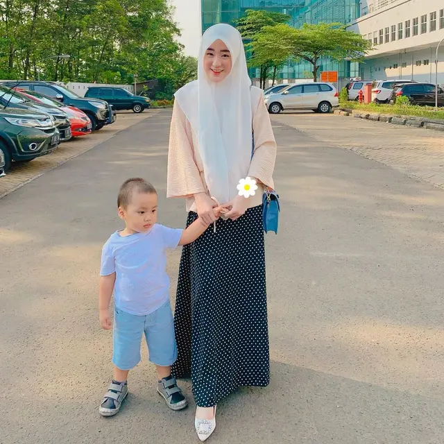 Jadi Single Mother, Ini 6 Potret Kebersamaan Larissa Chou dan Buah Hatinya. (Sumber: Instagram/larissachou)