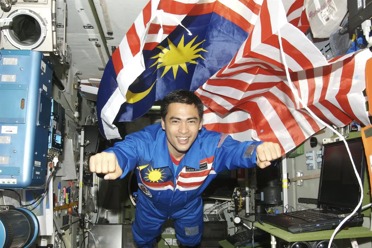 Kisah Astronot yang Tetap Salat Walau Berada di Luar Angkasa