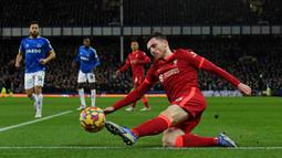 Andrew Robertson merupakan ahli umpan silang. Kemampuannya untuk naik ke lini serang dan menemukan rekan setimnya sangat brilian. Musim ini, Robertson telah berkontribusi atas 10 gol Liverpool dengan rincian satu gol dan sembilan assist. (AFP/Paul Ellis)