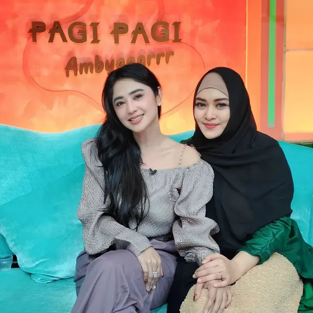 6 Potret Zeda Salim Bareng Rekan Artis, Foto dengan Ammar Zoni Curi Perhatian