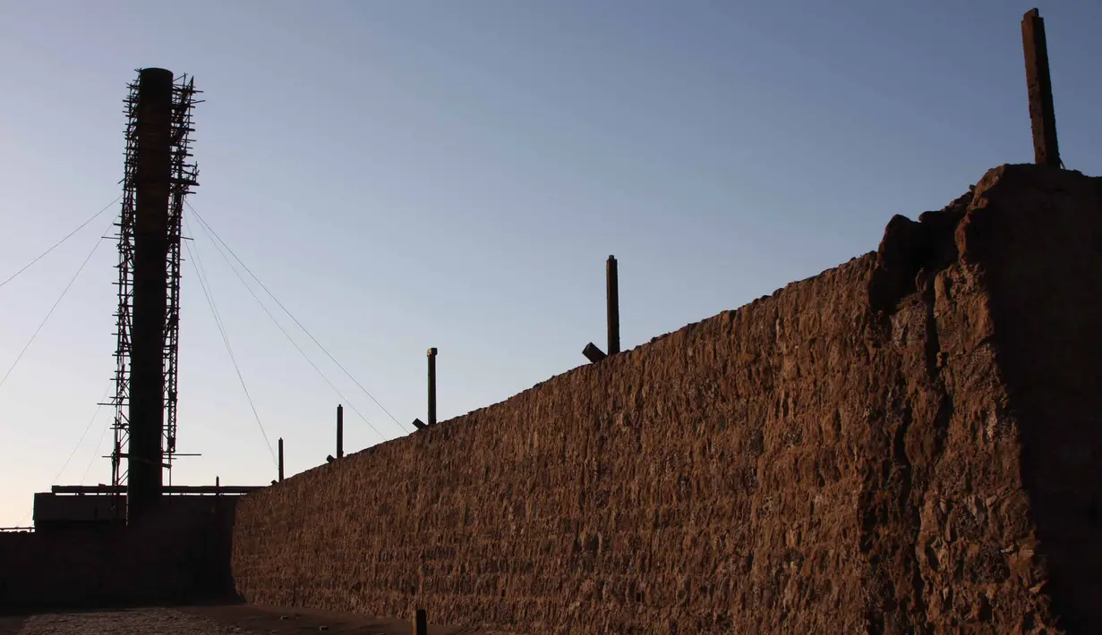 Sisa-sisa bangunan yang masih berdiri di Humberstone yang didirikan pada 1862 dan menjadi episentrum sendawa Chile, atau natrium nitrat. Natrium nitrat merupakan emas putih ini menjadi bahan dasar pupuk. (REUTERS/Wikimedia Commons)