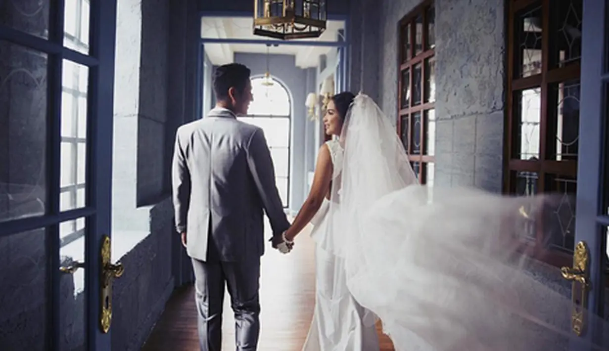 Inilah beberapa foto prewedding yang diambil dari akun Instagram milik @dierabachir. Bahkan dari para nitizen melihat foto prewedingnya seperti artis Korea. Bahkan menganggap keduanya seperti atis korea. (Instagram/@dierabachir)