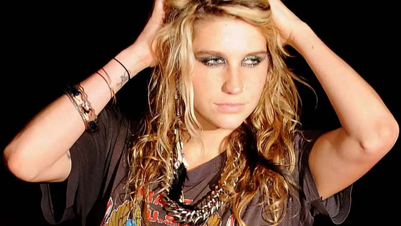 kesha-121106.jpg
