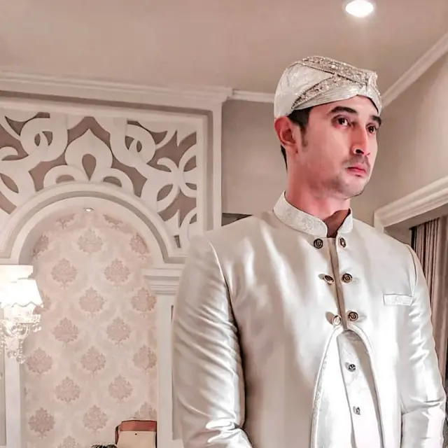 Momen Ali Syakieb Fitting Baju Pengantin. (Sumber: Instagram/@nabilerz)