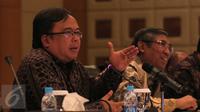 Menkeu Bambang PS Brodjonegoro (kiri) bersama Wamenkeu Mardiasmo saat memberikan keterengan pers di Gedung Pajak, Jakarta, (3/11/2015). Dalam keterangan tersebut Menkeu menjelaskan perincian APBN 2016 yang telah disahkan. (Liputan6.com/Angga Yuniar)