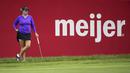 Jackie Stoelting saat bertanding pada hari terakhir Meijer LPGA Classic di Blythefield Country Club di Grand Rapids, Mich, (18/6). (Mike Clark / Grand Rapids Press via AP)