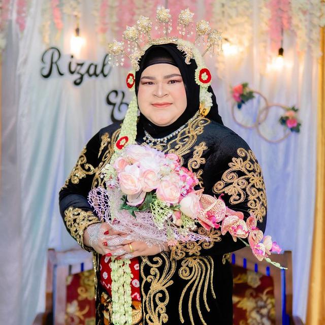 6 Potret Pernikahan Nurul Akmal Atlet Angkat Besi, dari Akad hingga Resepsi