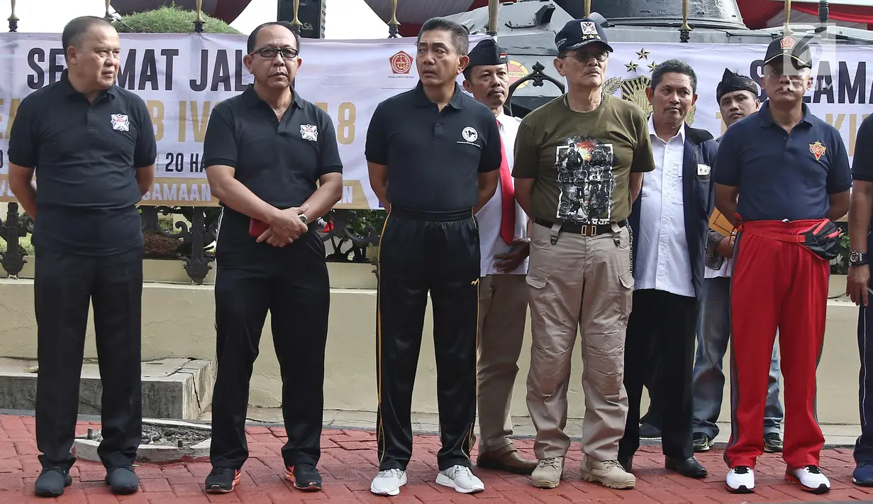 Irwasum Polri, Putut Eko Bayu Seno, Penasihat Kosti, Letnan Jenderal (Purn) Soeyono dan Waasintel Panglima TNI Brigjen TNI (MAR) R Widad Prasojo saat pelepasan kirab estafet IVCA 2018 di Museum Polri, Jakarta, Minggu (25/3). (Liputan6.com/Herman Zakharia)