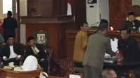 Poltisi Partai Nssdem Deddy Ermansyah menang telak dalam pemilihan wakil gubernur Bengkulu melalui votting DPRD. (Liputan6.com/Yuliardi Hardjo)